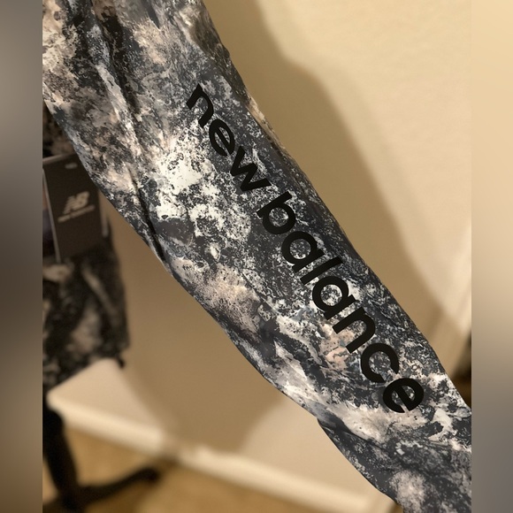 New Balance Reflective Logo Running Windbreaker Women’s Medium Jacket Camo. Sz L - Picture 8 of 12